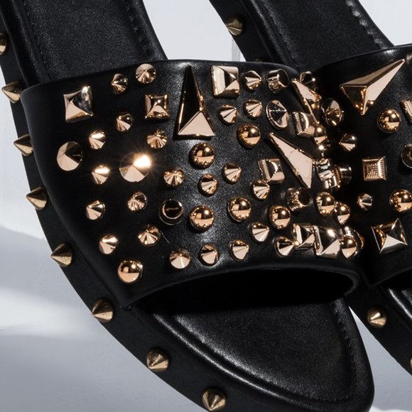 NEW🔥Jeweled Spike Studded Slide Sandal Flip Flops - Picture 6 of 6